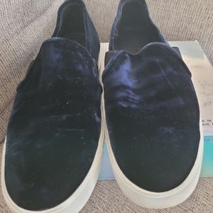 Vince Dark Blue Suede Sneakers